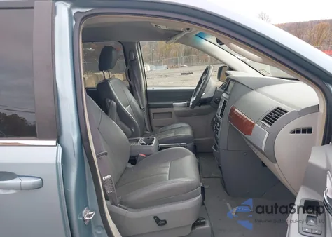 2008 Chrysler Town & Country Touring from USA, damaged, VIN 2A8HR54P38R714194